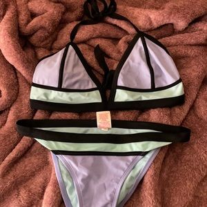 L top, M bottom Xhilartion Triangl style bikini